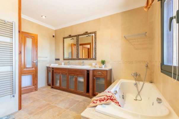 5 bed casa / chalet in Benissa