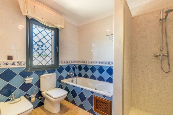 5 bed casa / chalet in Benissa