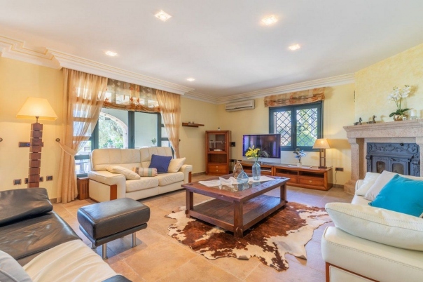 5 bed casa / chalet in Benissa