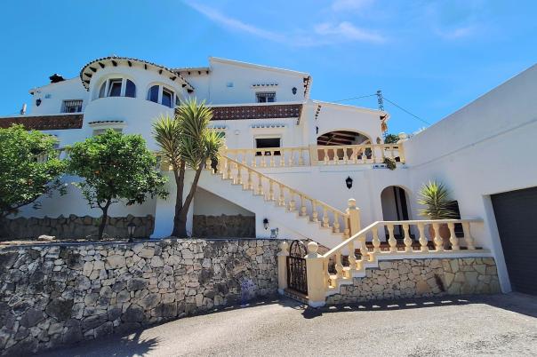 4 bed villa in Orba