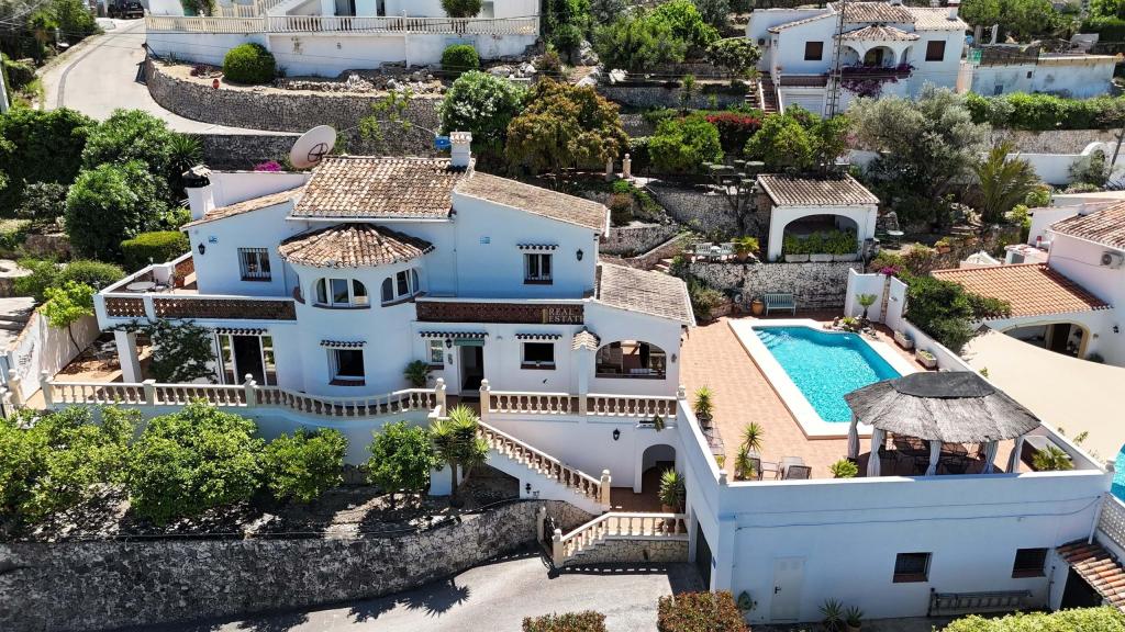 4 bed villa in Orba
