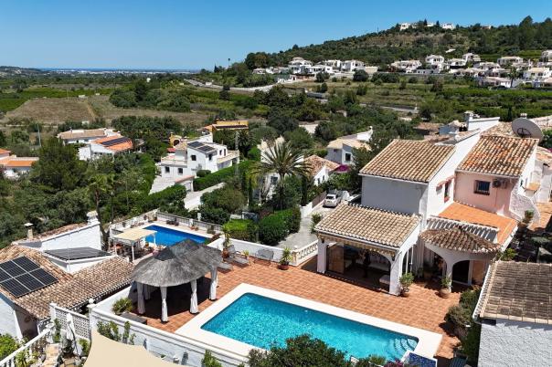 4 bed villa in Orba