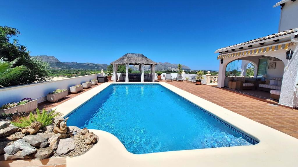 4 bed villa in Orba