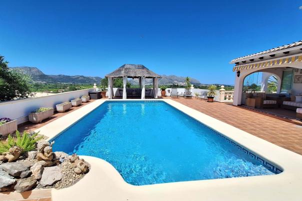 4 bed villa in Orba