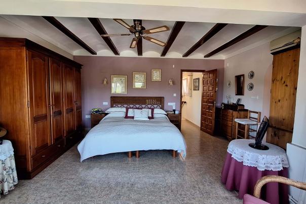 4 bed villa in Orba