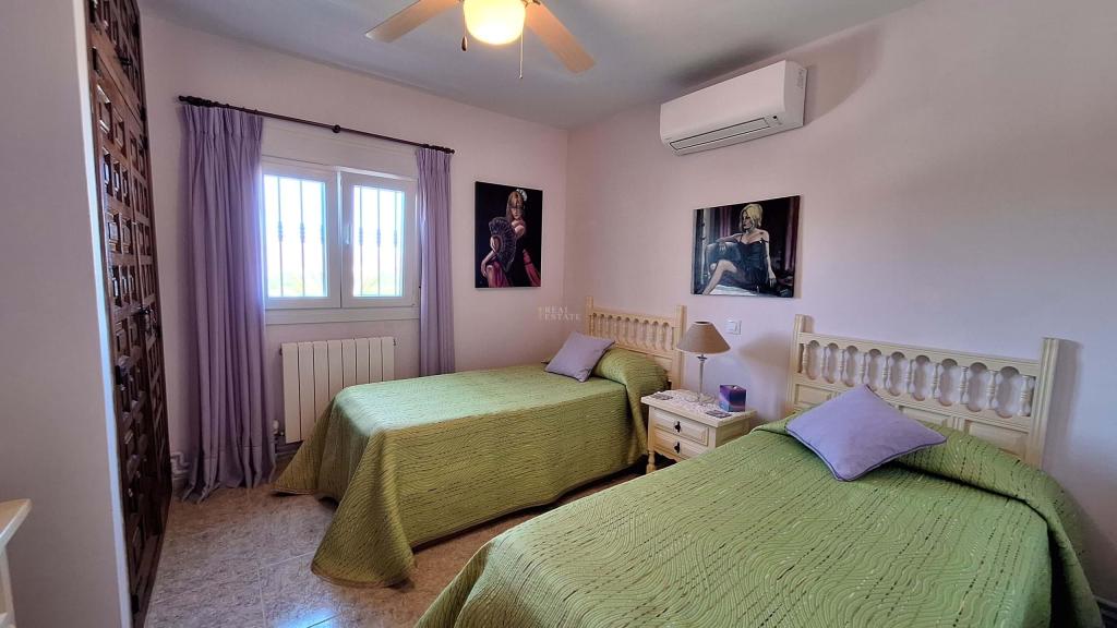 4 bed villa in Orba