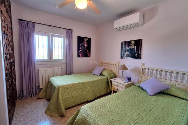 4 bed villa in Orba