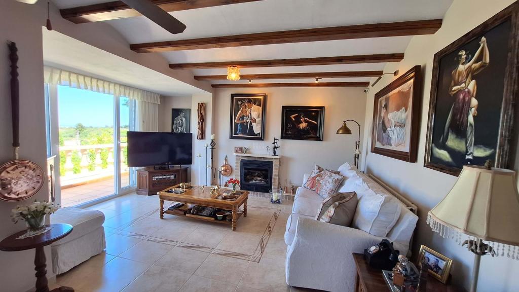 4 bed villa in Orba