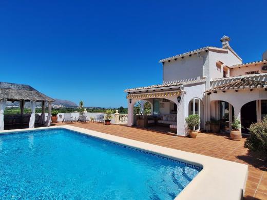 4 bed villa in Orba