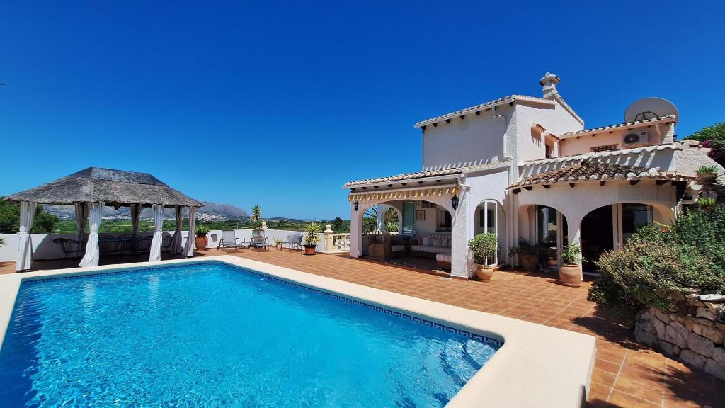 4 bed villa in Orba