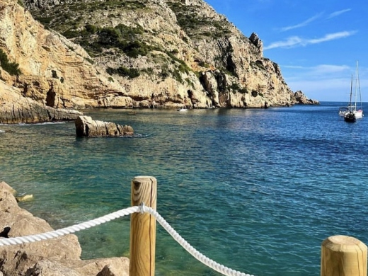 Guide to Javea Walks: Cala Tangó and Coves Santes