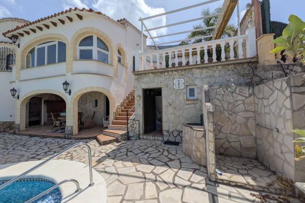 3 bed villa in Denia