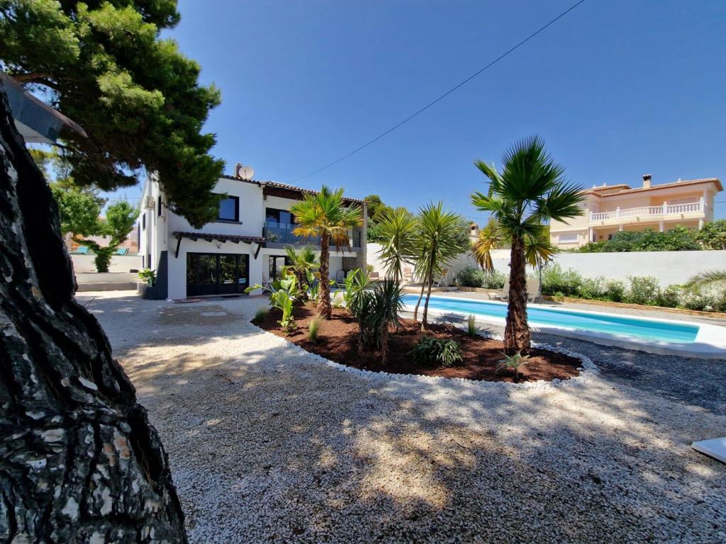5 bed villas in Calpe / Calp