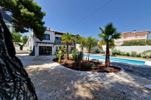 5 bed villas in Calpe / Calp