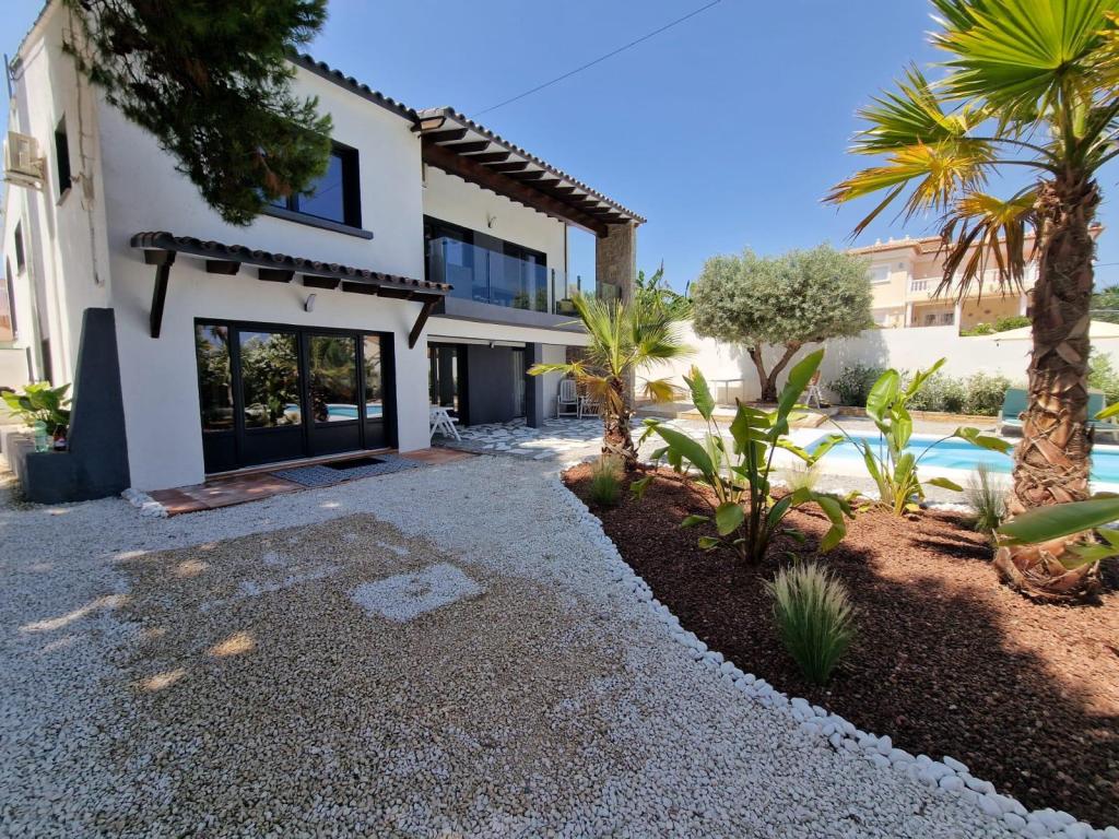 5 bed villas in Calpe / Calp