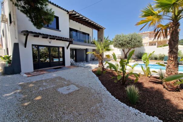 5 bed villas in Calpe / Calp