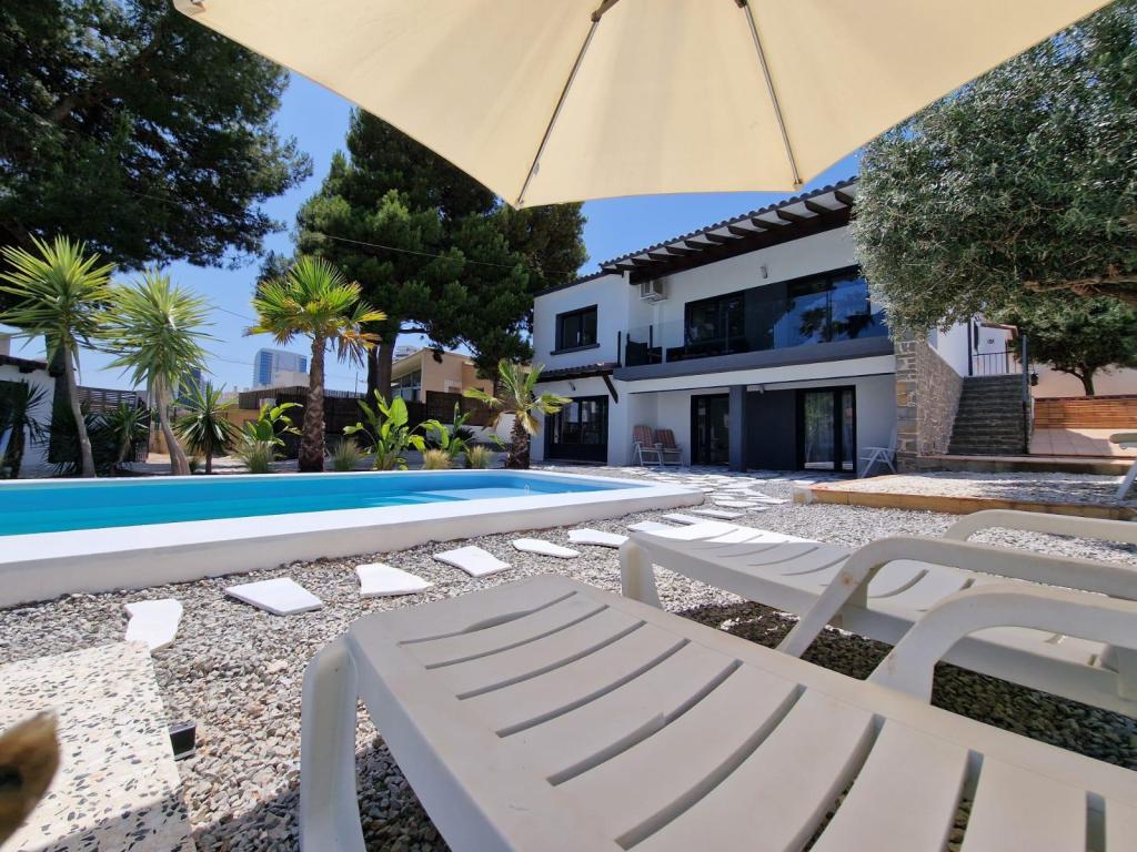 5 bed villas in Calpe / Calp