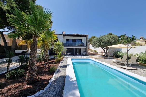 5 bed villas in Calpe / Calp