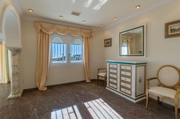 5 bed villa in Benissa