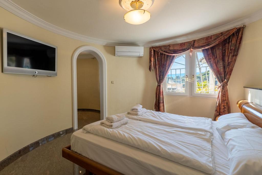 5 bed villa in Benissa