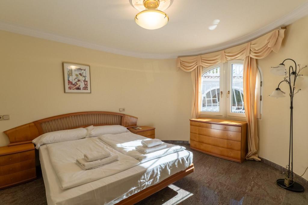 5 bed villa in Benissa