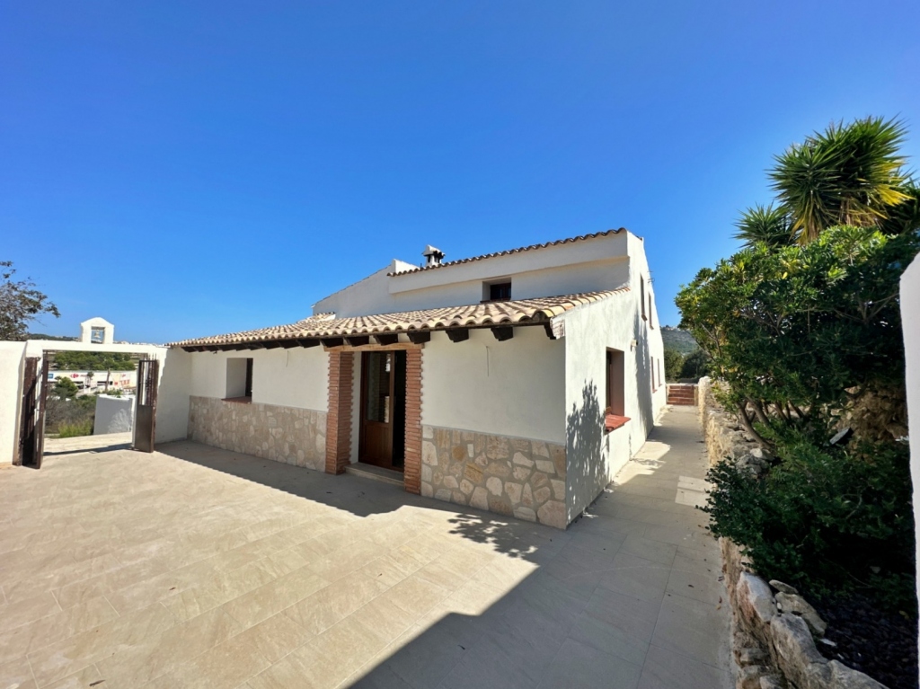 6 bed villa in Moraira