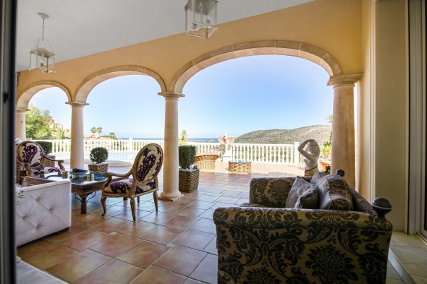 6 bed villa in Denia