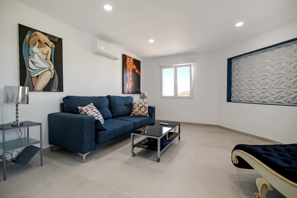 6 bed villa in Denia