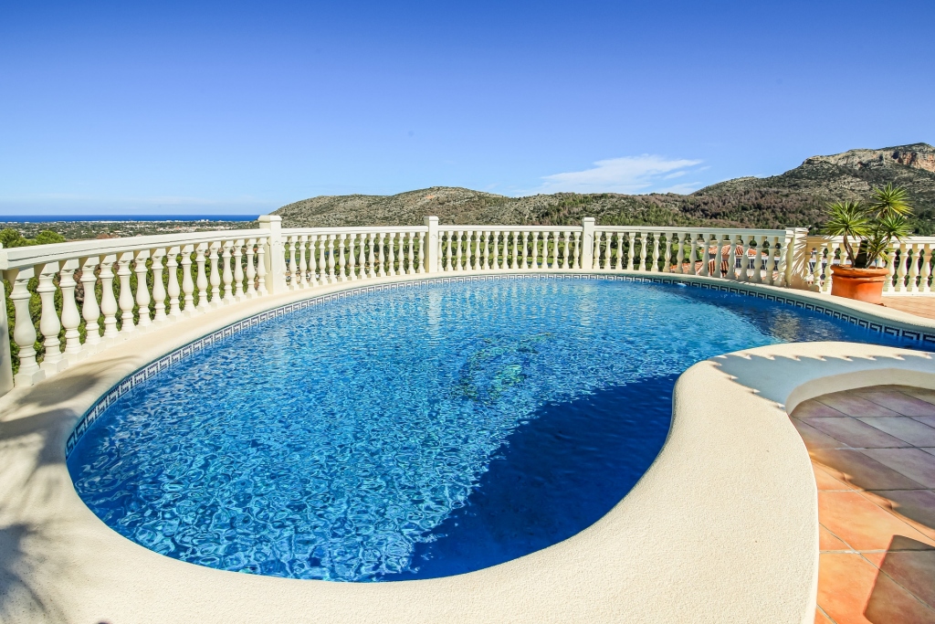 6 bed villa in Denia