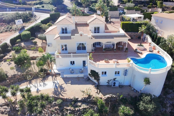 6 bed villa in Denia