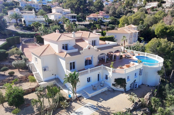 6 bed villa in Denia