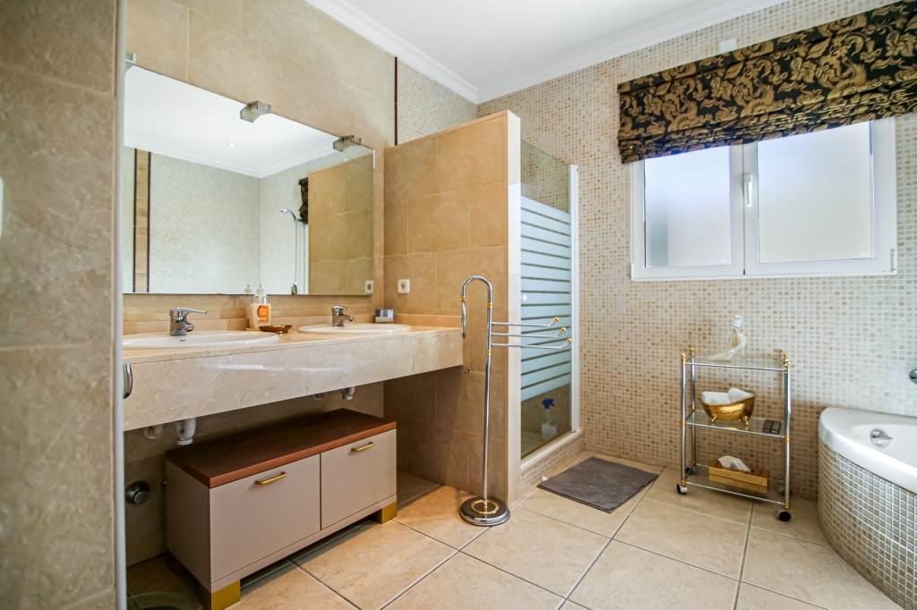 6 bed villa in Denia