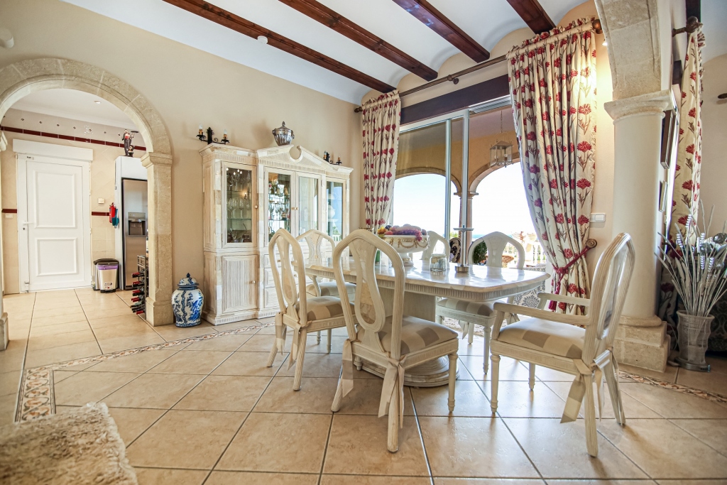 6 bed villa in Denia