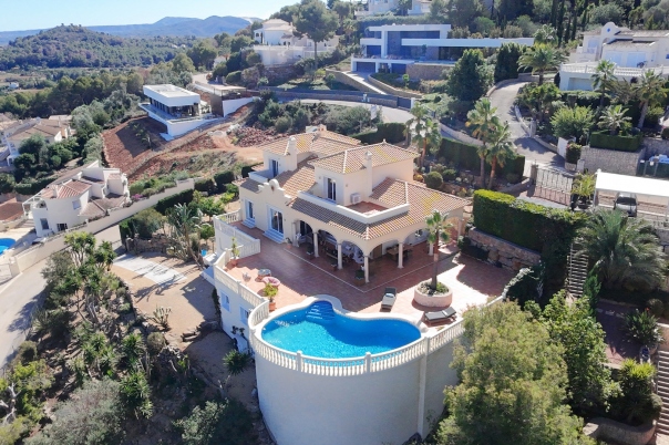 6 bed villa in Denia
