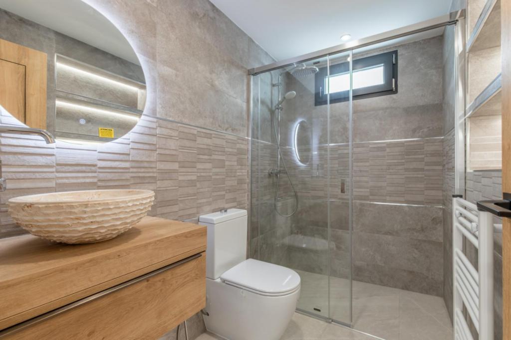 6 bed villas in Albir