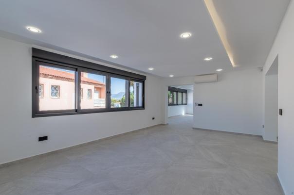 6 bed villas in Albir