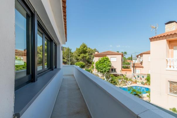 6 bed villas in Albir
