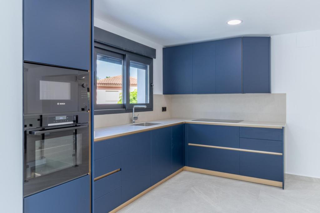 6 bed villas in Albir