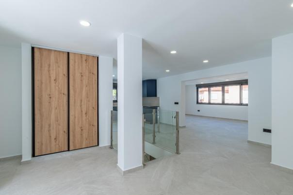 6 bed villas in Albir