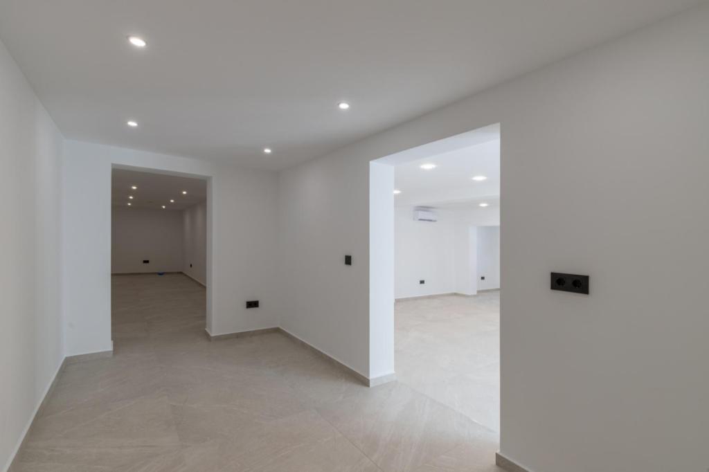 6 bed villas in Albir