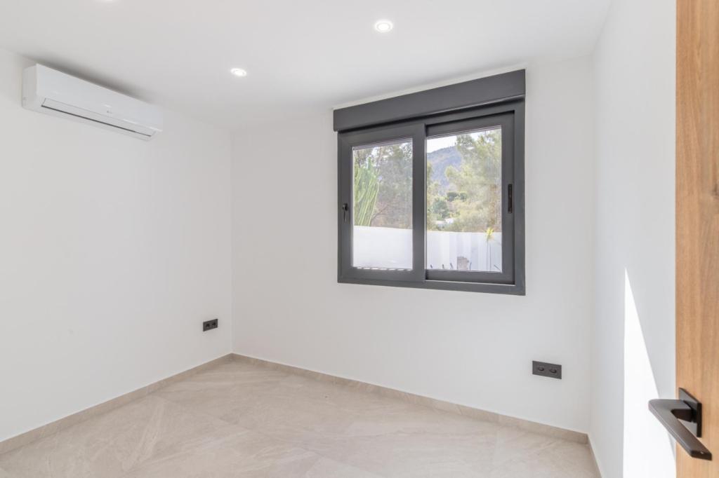6 bed villas in Albir