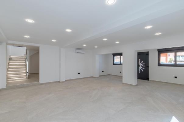 6 bed villas in Albir