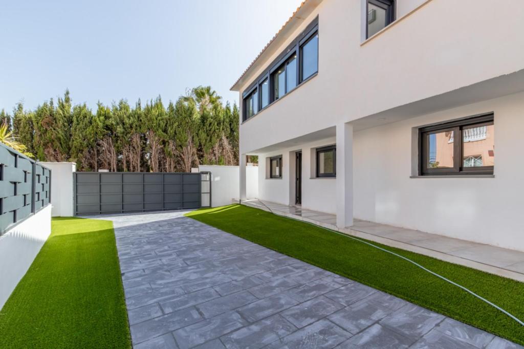 6 bed villas in Albir