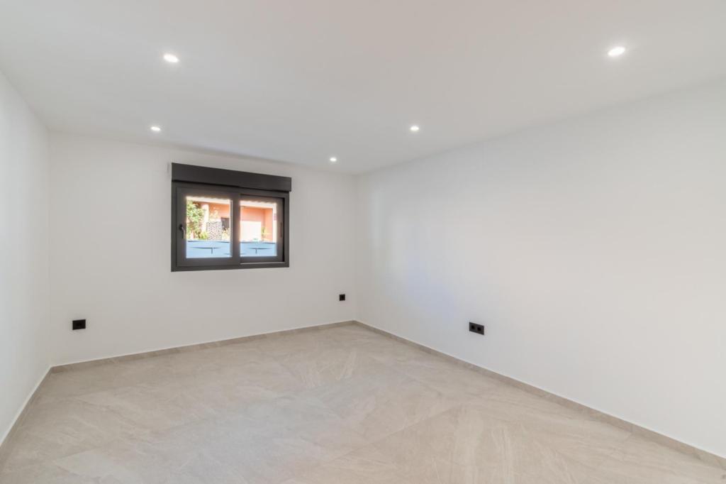 6 bed villas in Albir