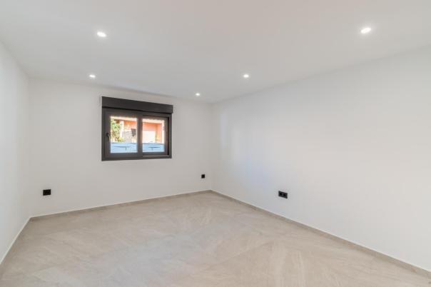 6 bed villas in Albir