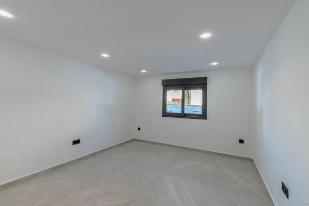6 bed villas in Albir