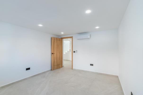 6 bed villas in Albir