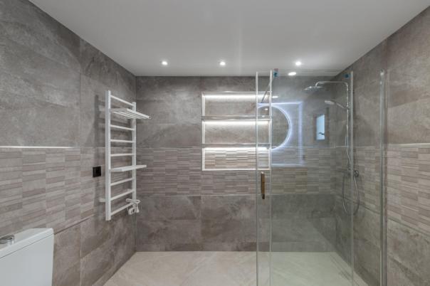 6 bed villas in Albir