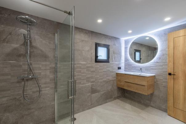 6 bed villas in Albir