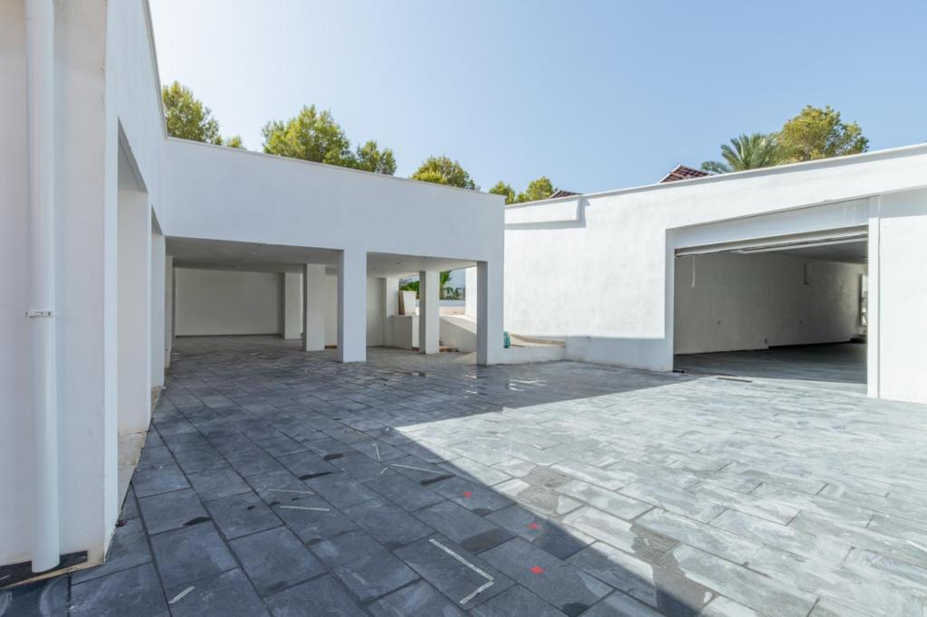 6 bed villas in Albir